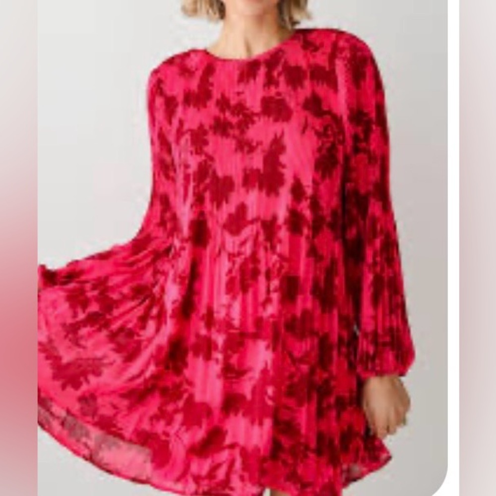 NWT Lumiere Red Floral Pleated Mini Dress Size M Long Sleeve - Picture 1 of 8